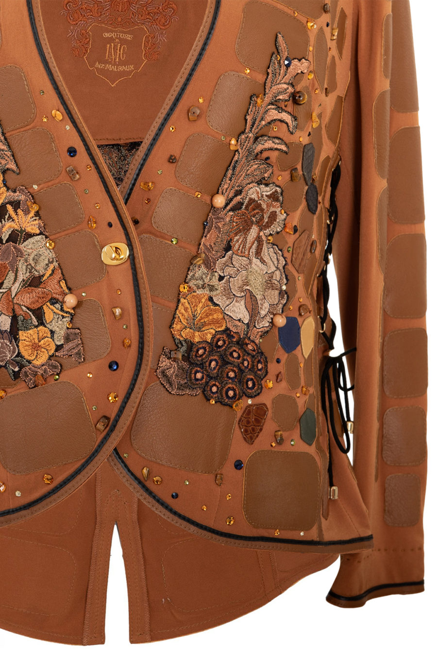 Jacke mit "Autumn Colours" - embroidery und 310 handapplizierten Naturedelsteinen und Kristallen, Lederpatches , stitches: 424.200
