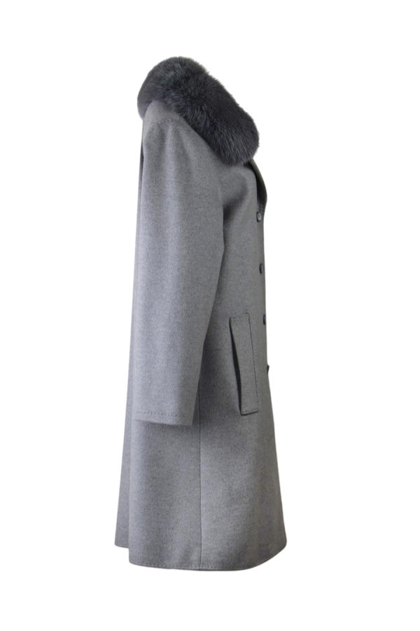 Mantel aus 100% "PIACENZA CASHMERE", mit Rever, Jaquard Futter, abnehmbaren Fuchskragen, Sicherheitstasche